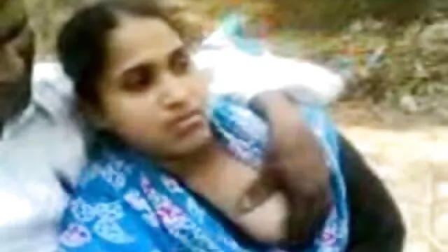 હોટ બેબ Nigga અને evropeyki એકાંતરે બીપી સેકસી એચડી વીડીયો ખેંચવામાં પર એક stripper કરે છે