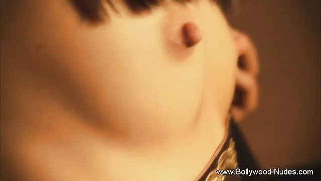 મીઠી છોકરી બતાવે સેકસી પીચર વીડીયો છે તેના pussy અને વિચારે છે તે સામાન્ય છે