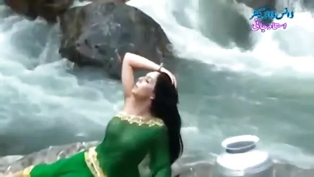 એશિયન છોકરી, લાંબા વાળ બીપી વીડીયો સેકસી વીડિયો સાથે ગ્રહણ કરે છે બિંદુ રમે છે અને તેના ભાગીદાર ગાંડ