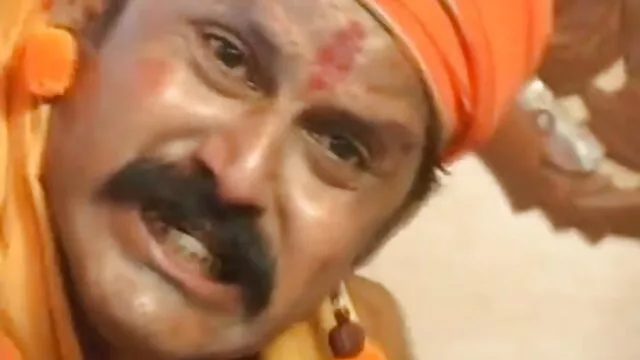 કાળા વાળ વાળી છોકરી સાથે એક ટેટૂ તેના પર પાછા, ઘોડા અને લાલ સંવર્ધન suck સેકસી વીડીયા બીપી સમગ્ર રોડ