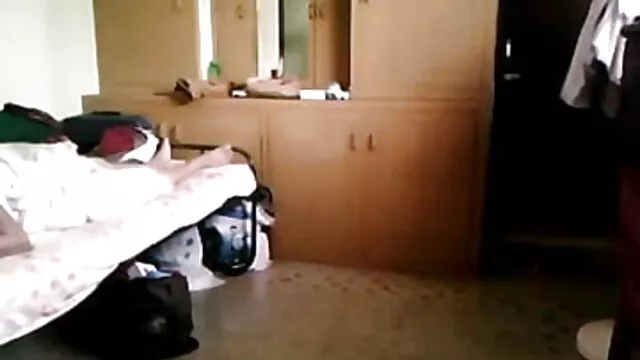 એક માણસ સ્માર્ટ મોજાં fucks ઓપન સેકસી બીપી વીડીયો તેની ગર્લફ્રેન્ડ યોનિ વગર એક કોન્ડોમ