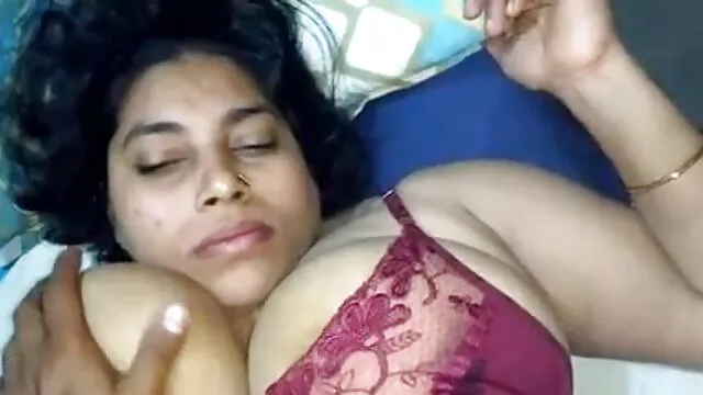 કાળા બીપી વીડીયો સેકસી માણસ fucks યુવાન ગૃહિણી કિંગ્સ ટોચ સમાન છે.