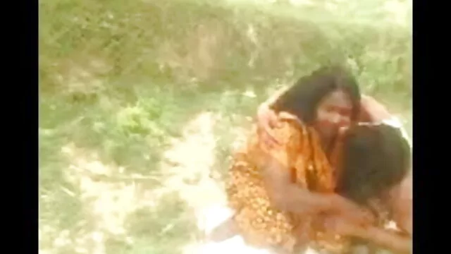Flirty નીક્કી બેન્ઝ વાદળી ઘૂંટણ સાથે ખુશ વાલ બીપી વીડીયા સેકસી જીન