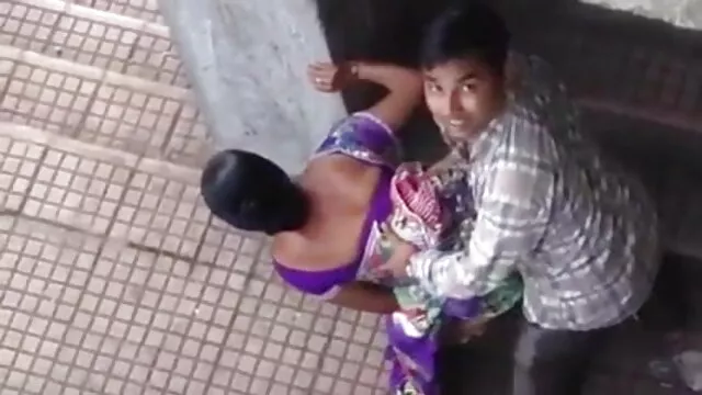 Tanned mamka ચાલી તેલ મૂક્કો સાથે ટેબલ પર પગ બીપી વીડીયો સેકસી બીપી વીડીયો સેકસી લિફ્ટ